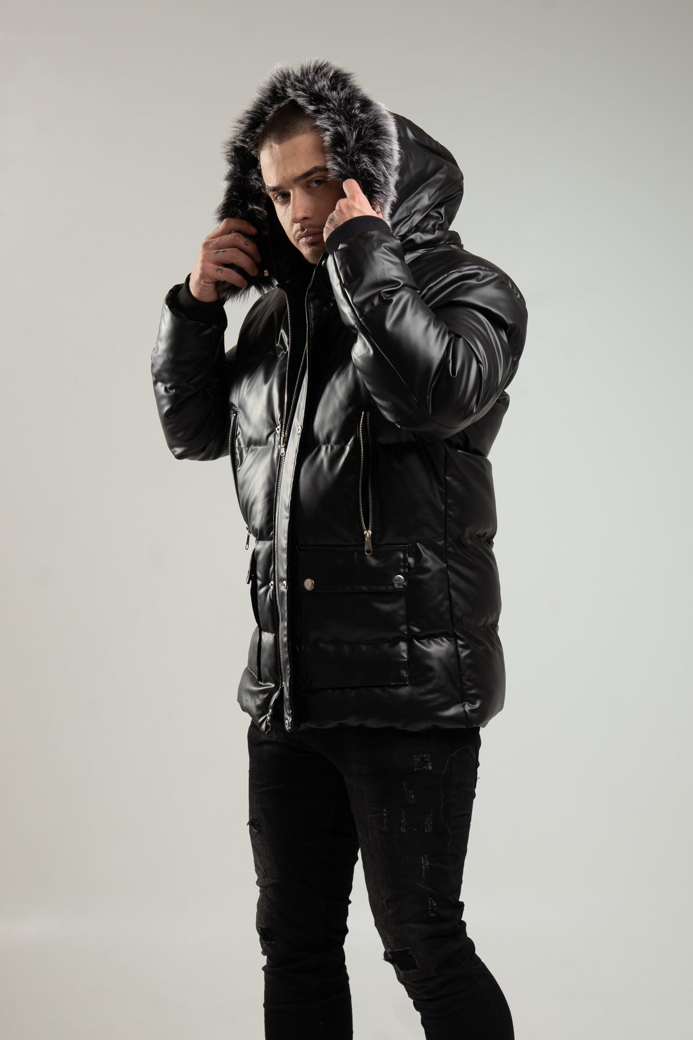 Pikowana, czarna kurtka męska typu parka z kapturem