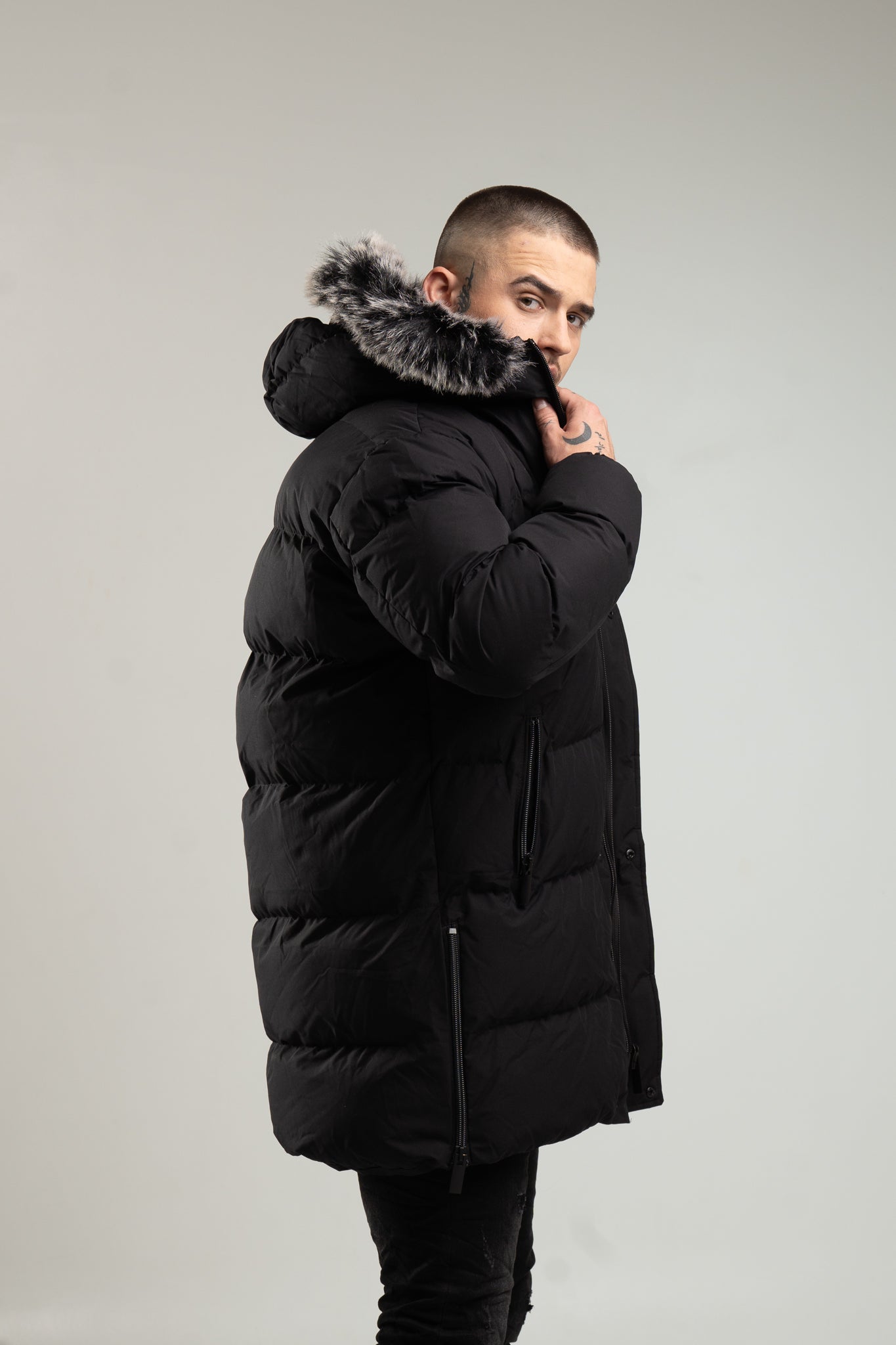 Czarna kurtka męska typu parka