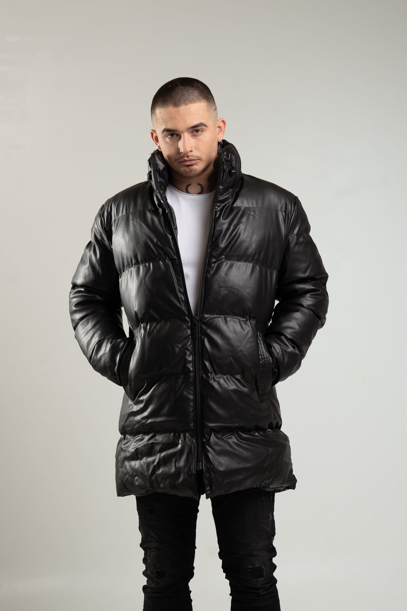 Czarna pikowana kurtka męska typu parka