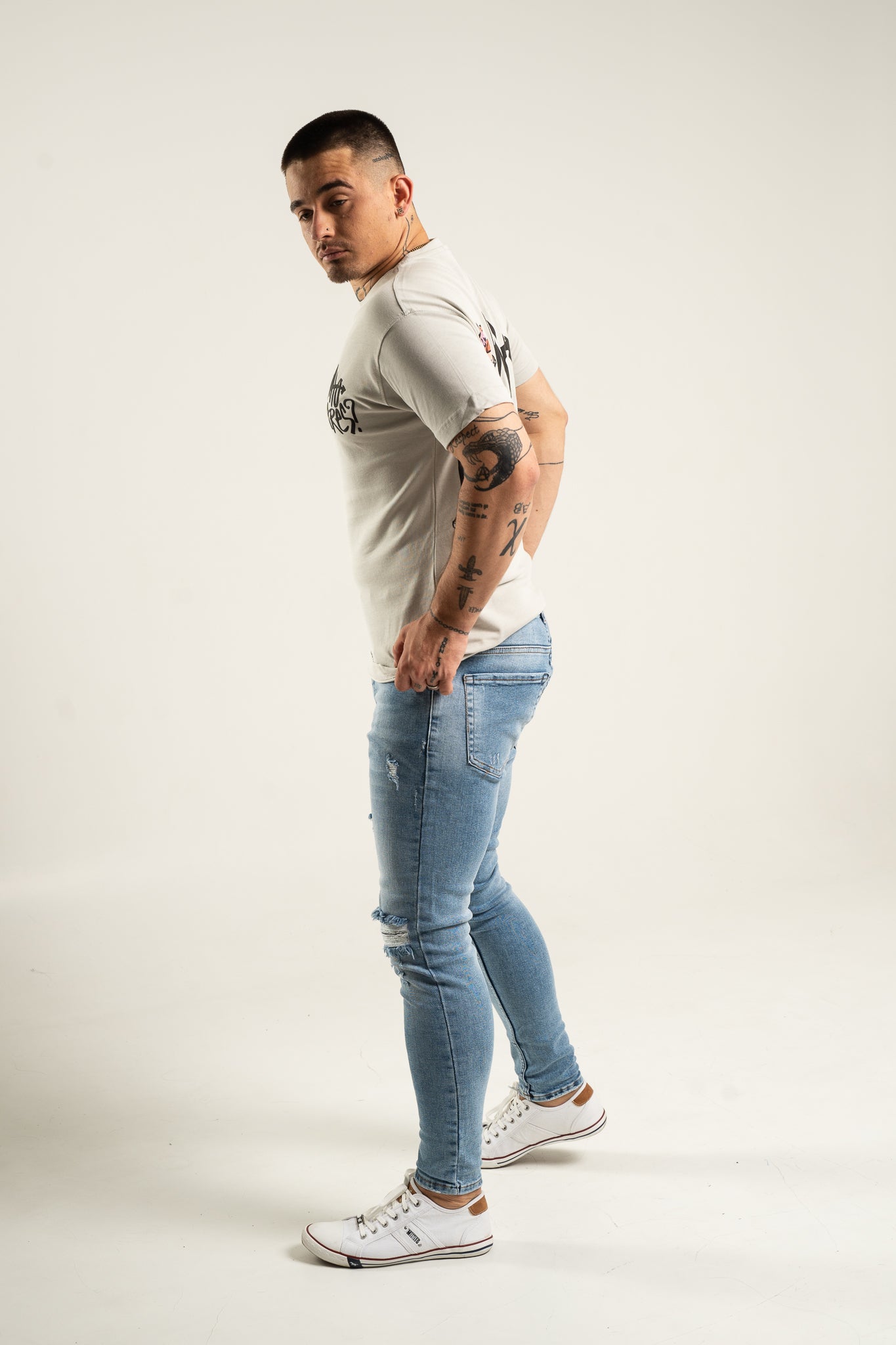 Koszulka Oversize "Who Cares?" - Kremowa