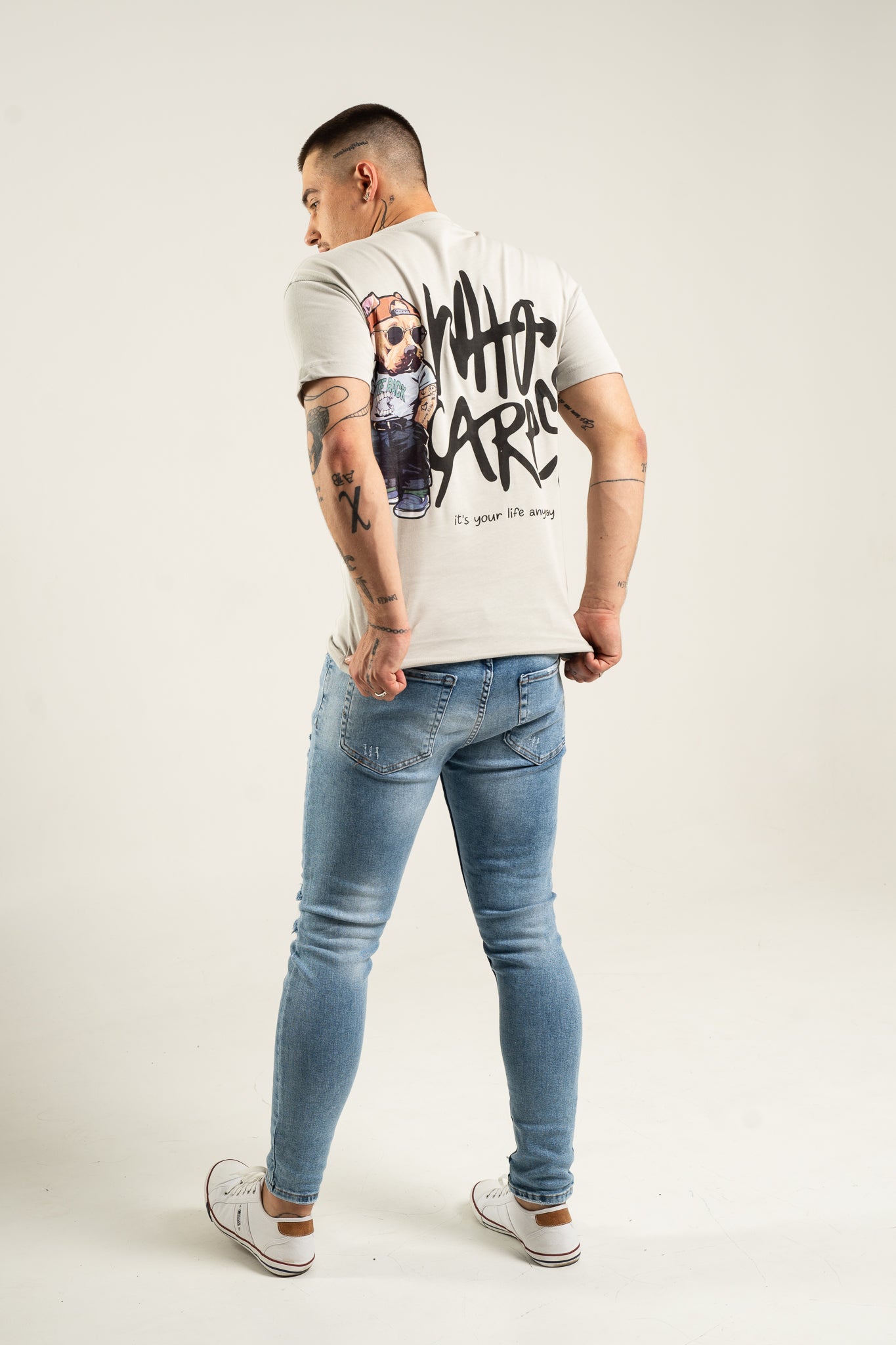 Koszulka Oversize "Who Cares?" - Kremowa