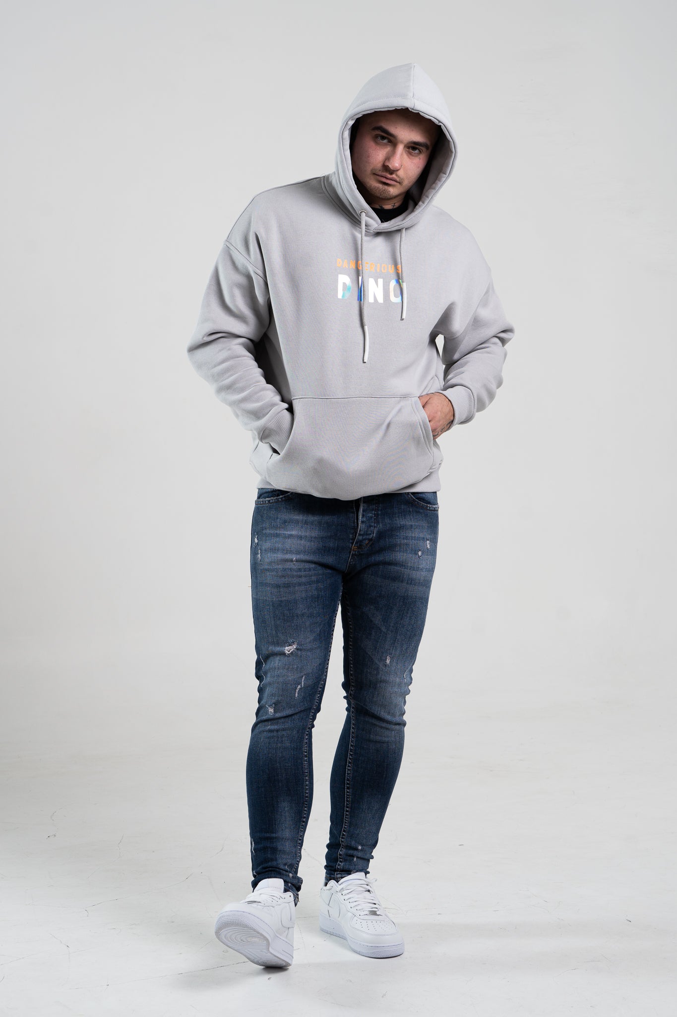 Szara bluza męska oversize z kapturem i nadrukiem