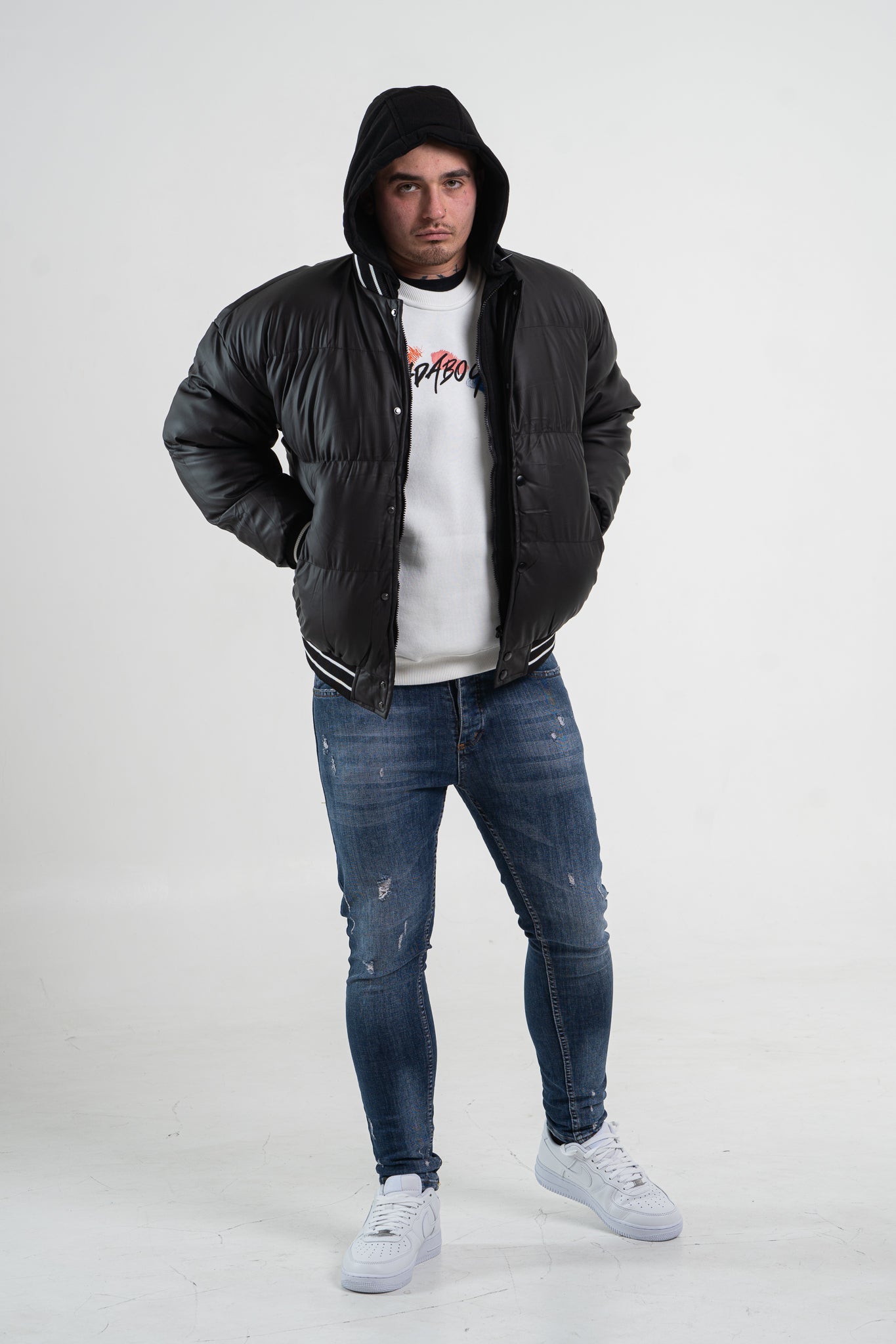 Czarna kurtka męska typu bomberka