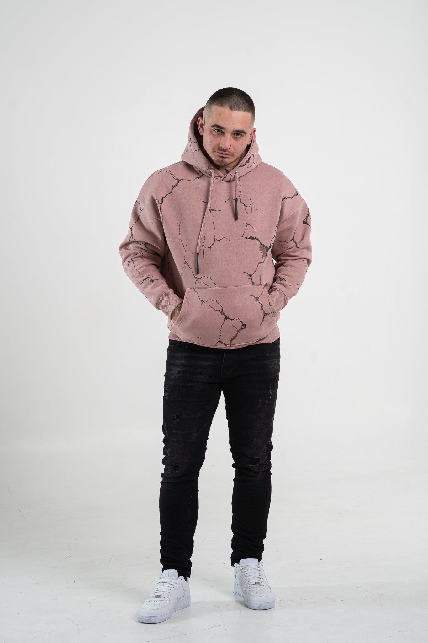 Różowa bluza męska z kapturem o kroju oversize