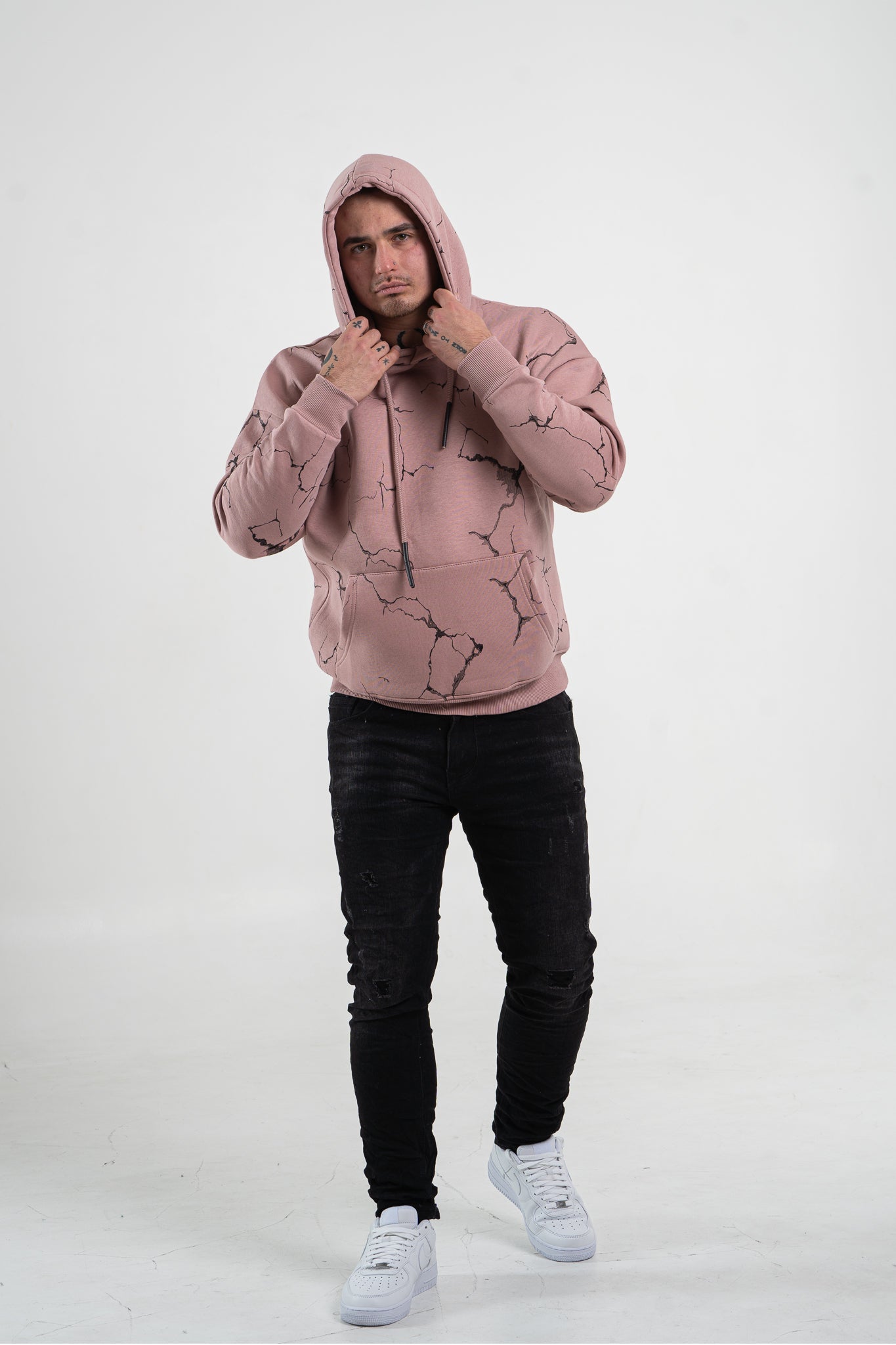 Różowa bluza męska z kapturem o kroju oversize