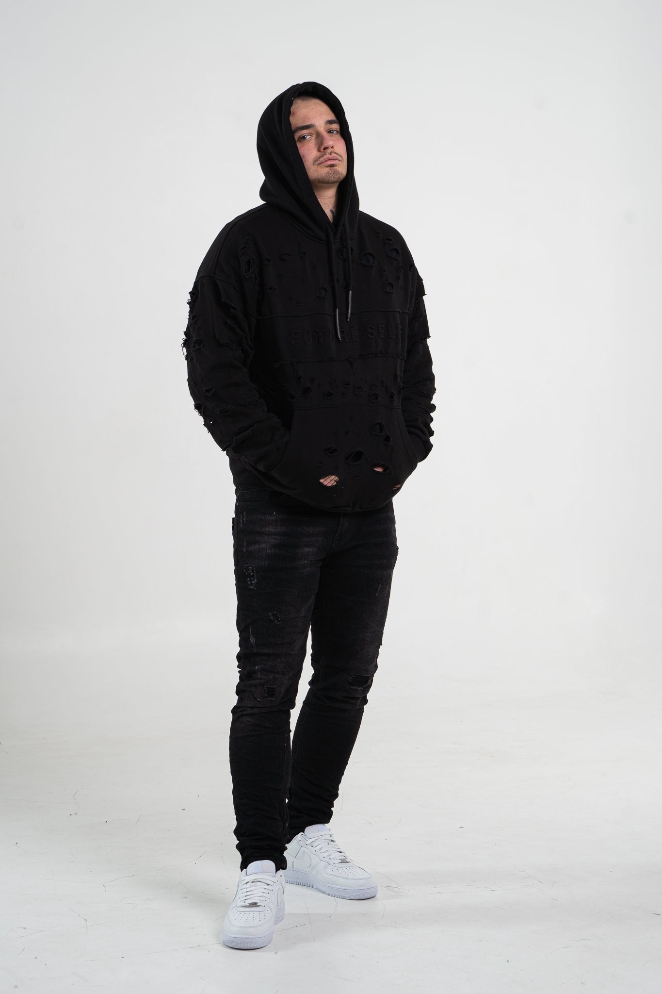 Czarna bluza męska o kroju oversize z efektem dziur