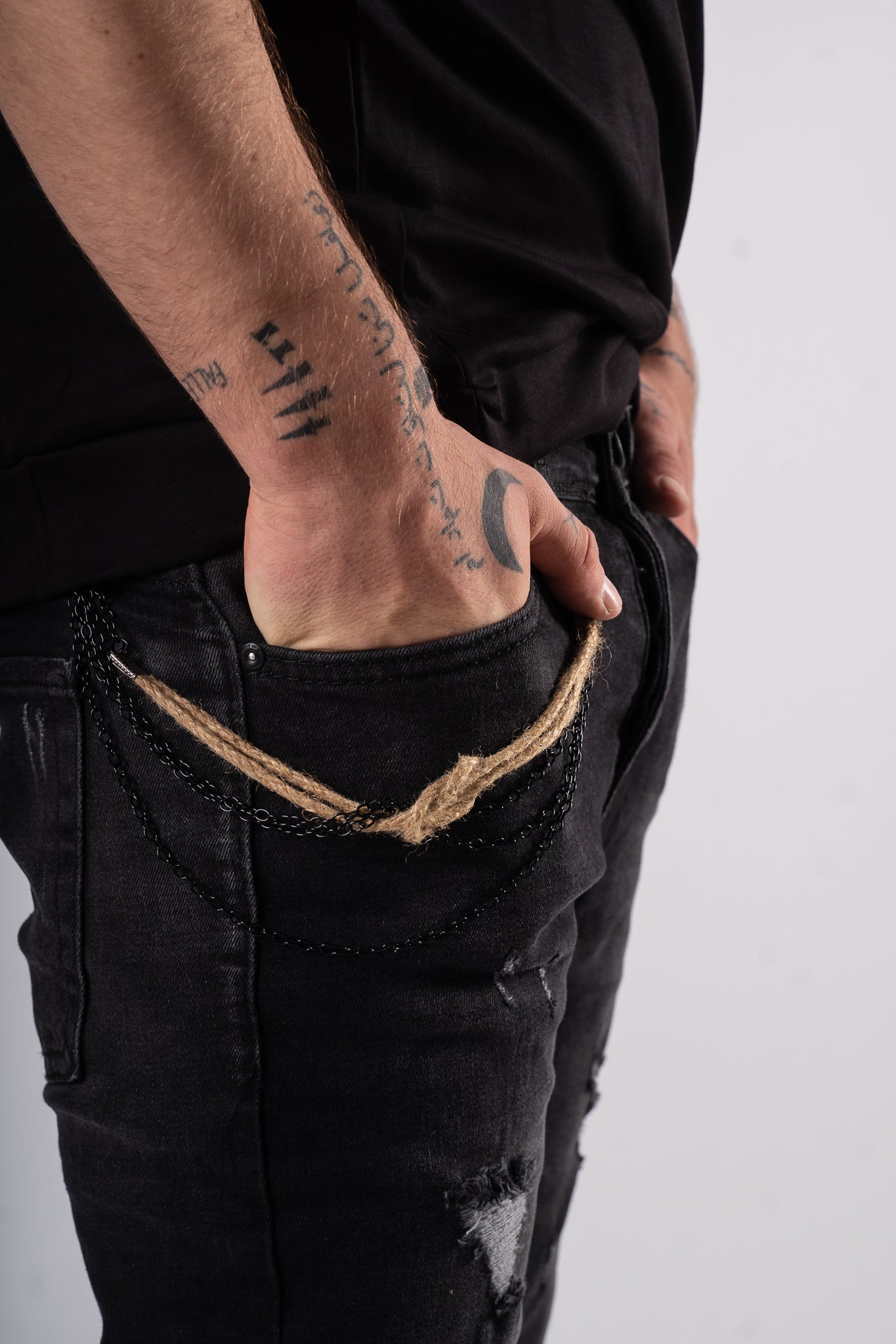 Czarne spodnie ze sznurkiem "MenIsland"