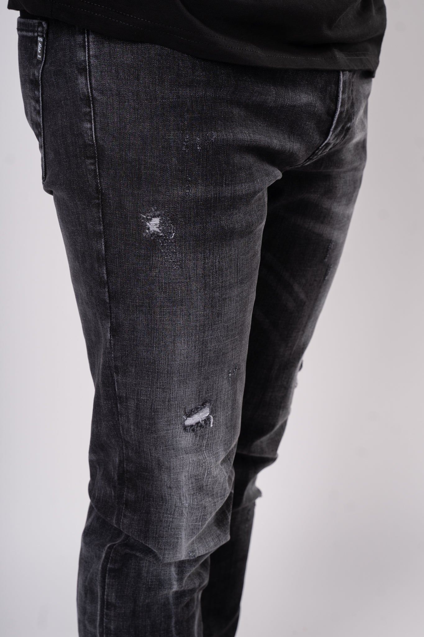 Czarne spodnie z przetarciami "MenIsland"