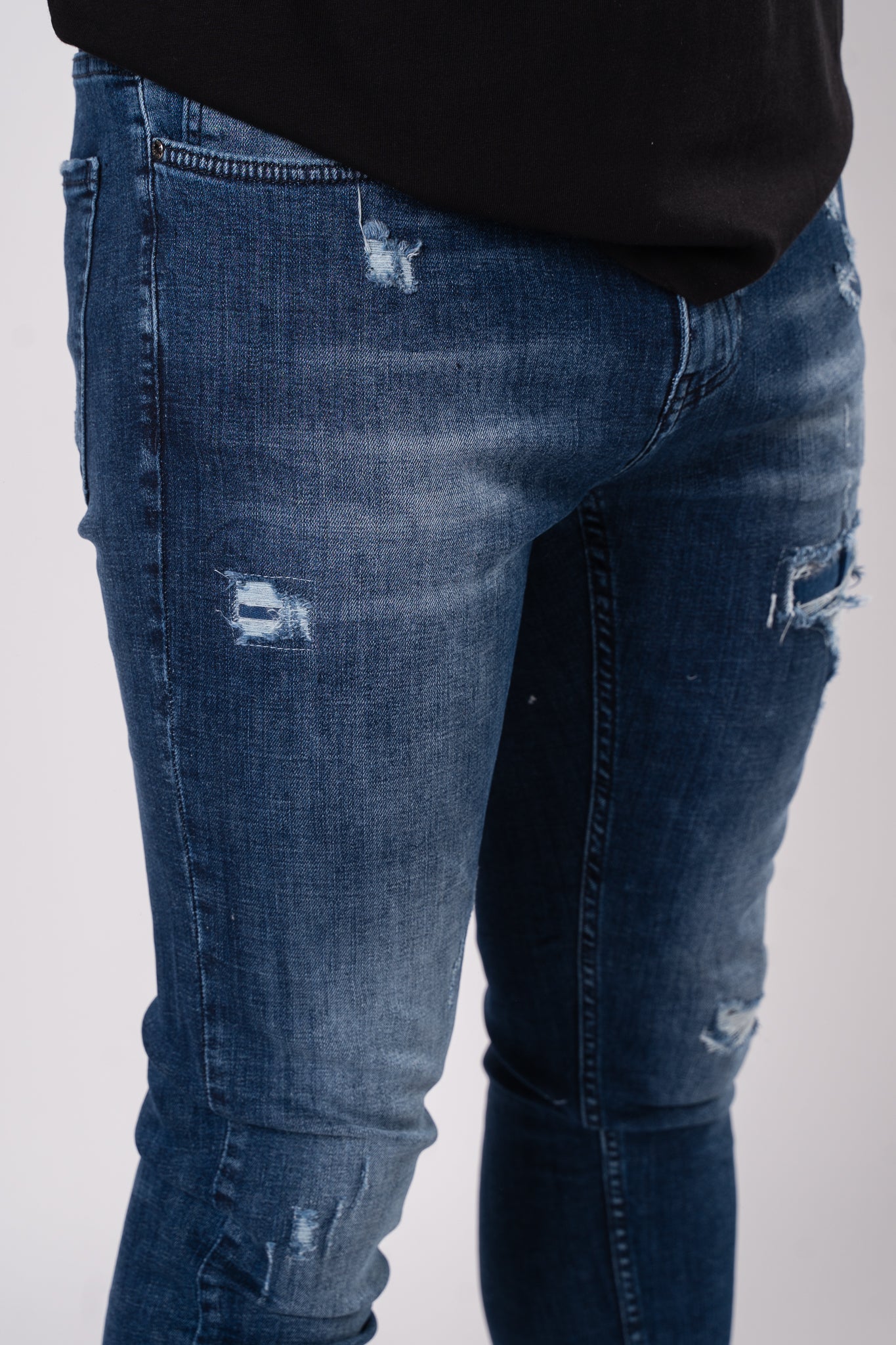 Jeansy z przetarciami "MenIsland"