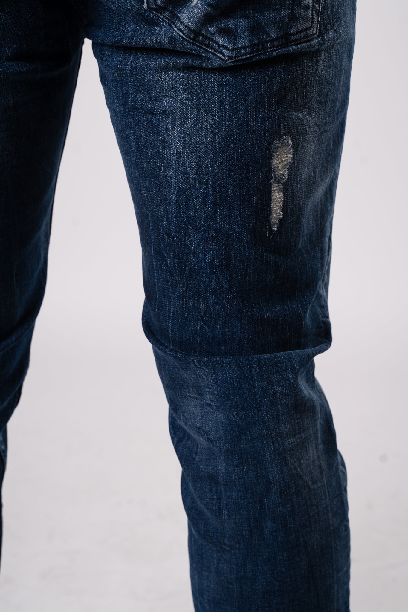 Jeansy z przetarciami "MenIsland"