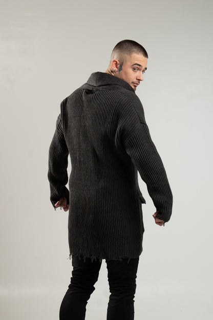 Grafitowy sweter męski o dłuższym kroju