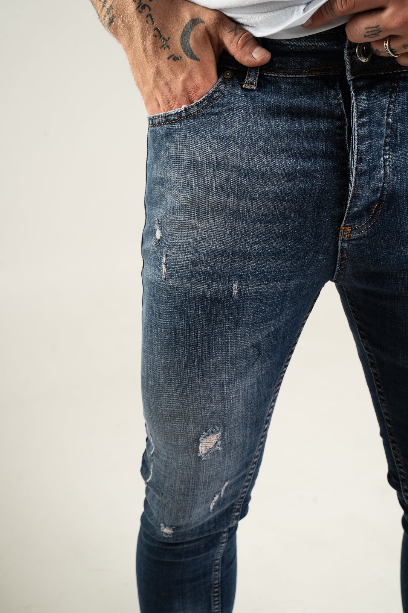 Spodnie Jeansowe z przetarciami - ciemne